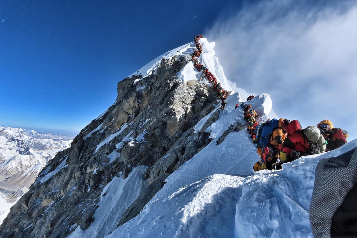 Everest cho‘qqisiga ko‘tarilishda 2019-yil 22-may kuni yuzaga kelgan navbat.