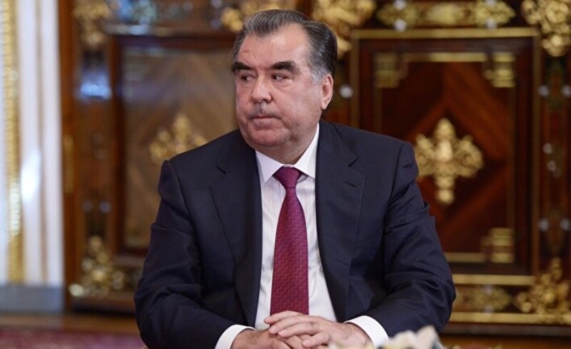 Tojikiston prezidenti Emomali Rahmonning qudasi jiyanlari bilan birga militsiya xodimini kaltakladi