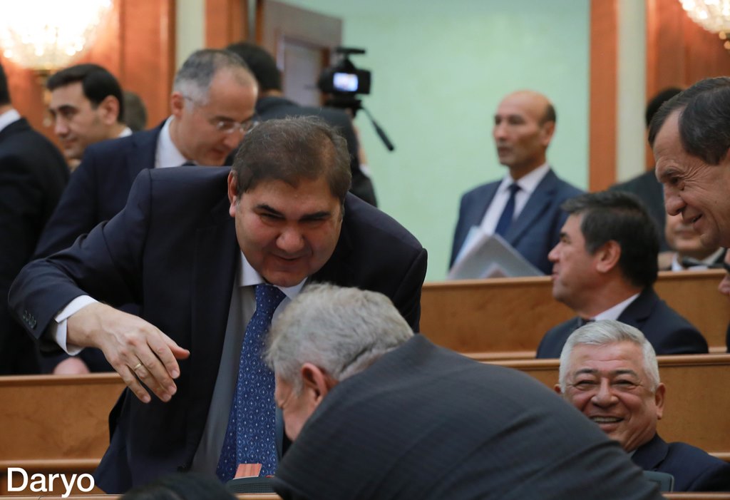 Bosh vazir o‘rinbosari Elyor G‘aniyev (yuqorida) senator Aleksandr Farmanov bilan ko‘rishmoqchi.