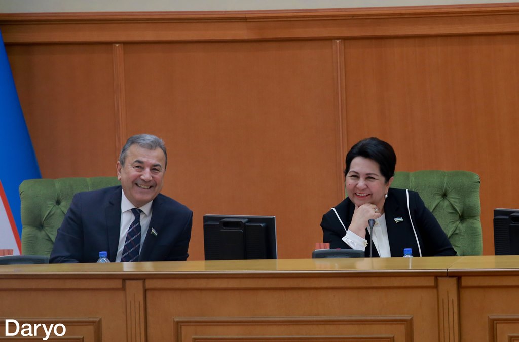 Senat raisi Tanzila Narbayeva va uning birinchi o'rinbosari Sodiq Safoyev.