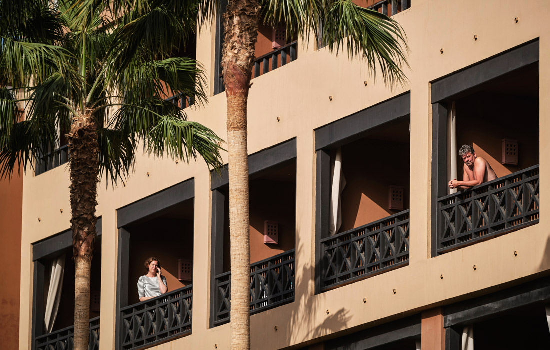 Tenerifedagi H10 Costa Adeje Palace mehmonxonasida yashayotgan yuzlab turistlar koronavirusga qarshi tekshirilmoqda. Italiyalik turistda koronavirus aniqlangach, otel izolyatsiya qilingan.