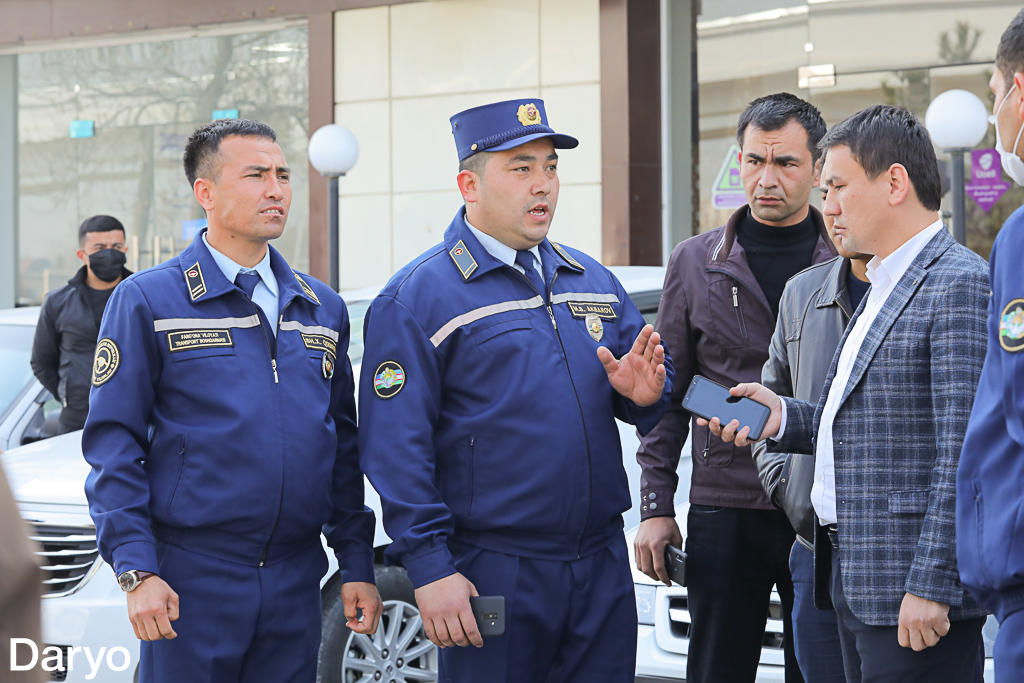 (chapdan) inspektorlar Sherzodbek Qodirov, Mirzali Akbarov va Musulmonbek Ibrohimov.