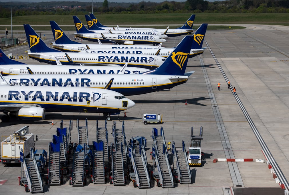 Лондондаги Станстед аэропортида турган Ryanair самолётлари.