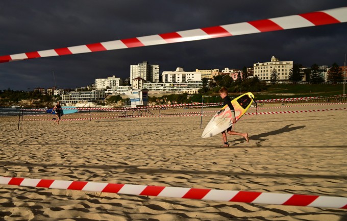 Австралиянинг Сидней шаҳрида коронавирус туфайли бир ой ёпиқ турган пляжлар қайта очилди.
