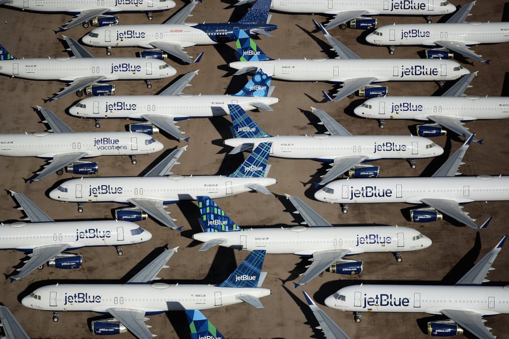 Пандемия туфайли фойдаланилмаётган jetBlue авиакомпаниясининг самолётлари Марана шаҳридаги аэропортда турибди.