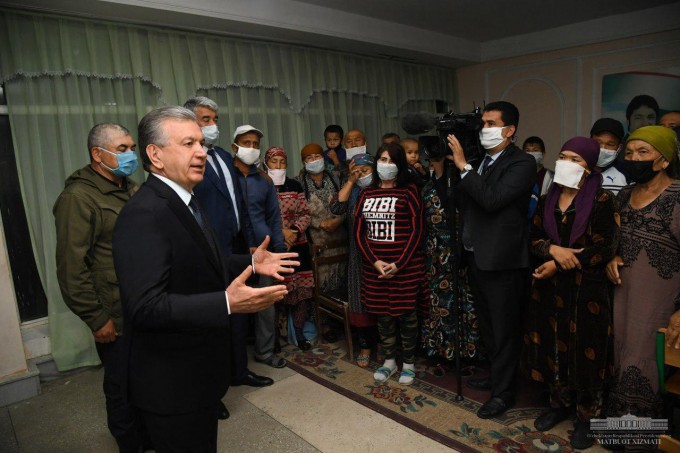 Prezident Shavkat Mirziyoyev Sardobadagi favqulodda hodisa sababli Guliston shahriga evakuatsiya qilingan odamlar bilan muloqot qilib, ulardan ko‘ngil so‘radi.