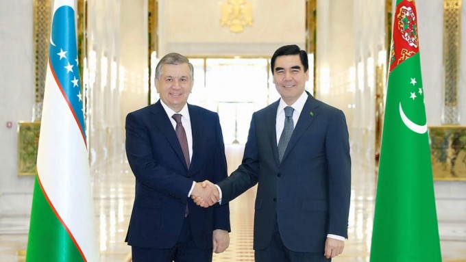 Shavkat Mirziyoyev va Gurbanguli Berdimuhamedov (arxiv).