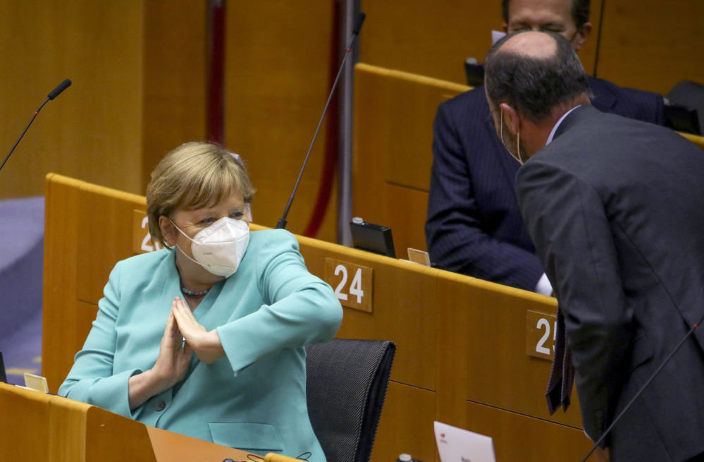 Germaniya kansleri Angela Merkel Yevropa ittifoqi parlament yig‘ilishida.