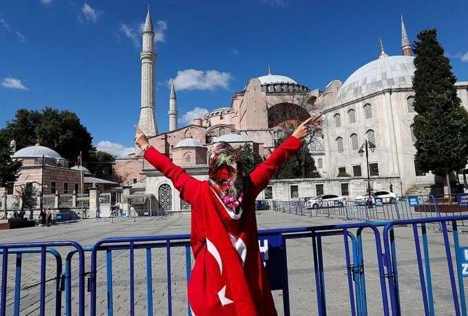 Turkiya hukumati Avliyo Sofiya muzeyini masjidga aylantirishga qaror qildi.