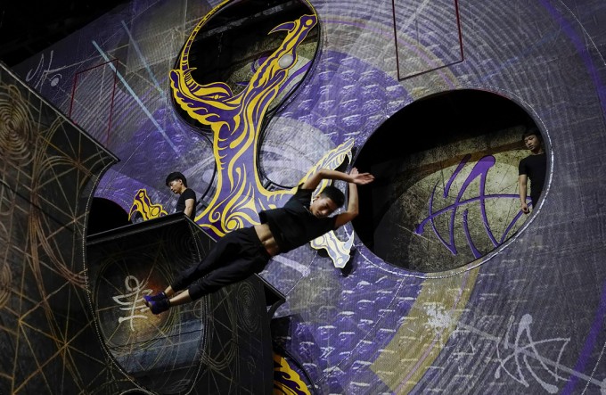 Xitoyning Xanchjou hududida Cirque du Soleil truppasi a’zolari “Fantaziyalar yeri” shousiga tayyorgarlik ko‘rmoqda.
