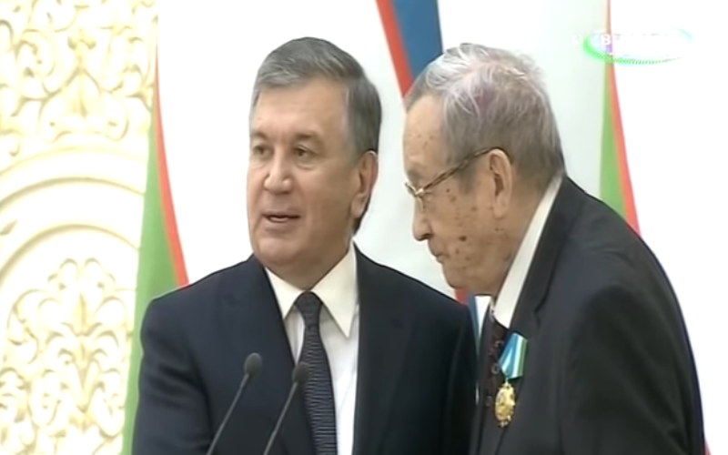 Shavkat Mirziyoyev va Qallibek Kamalov, 2017-yil 7-dekabr.