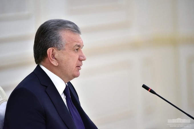 O‘zbekiston Prezidenti Shavkat Mirziyoyev raisligida sog‘liqni saqlash tizimini isloh qilish masalasida o‘tkazilgan yig‘ilishdan lavha.