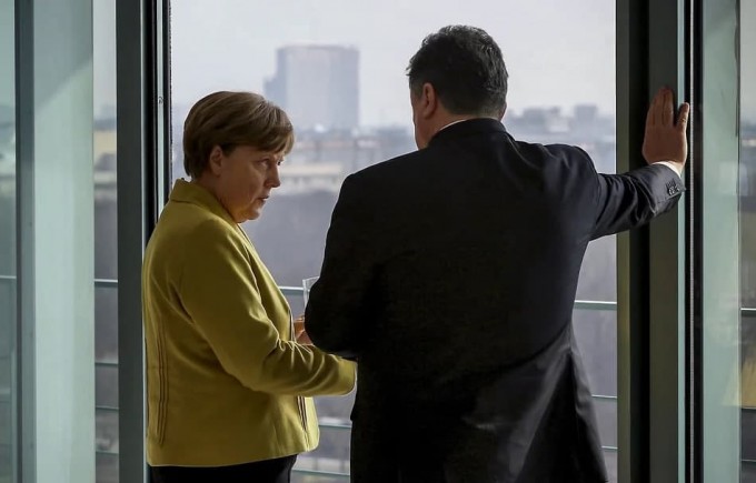 2015-yilda Germaniyada o‘sha vaqtdagi Ukraina prezidenti Pyotr Poroshenko bilan uchrashuvda.