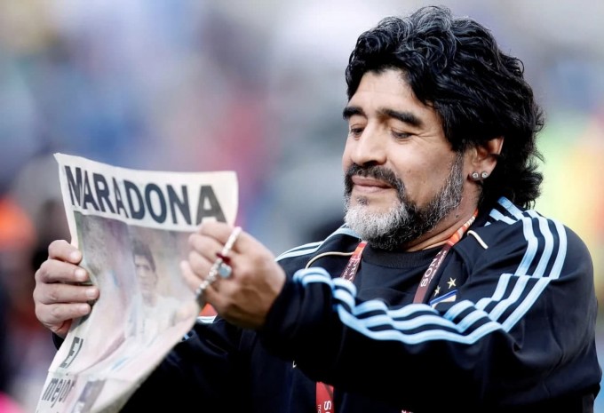 Diyego Maradona yuqoridagi Nigeriyaga qarshi o‘yin oldidan. JAR, 2010-yil 12-iyun.