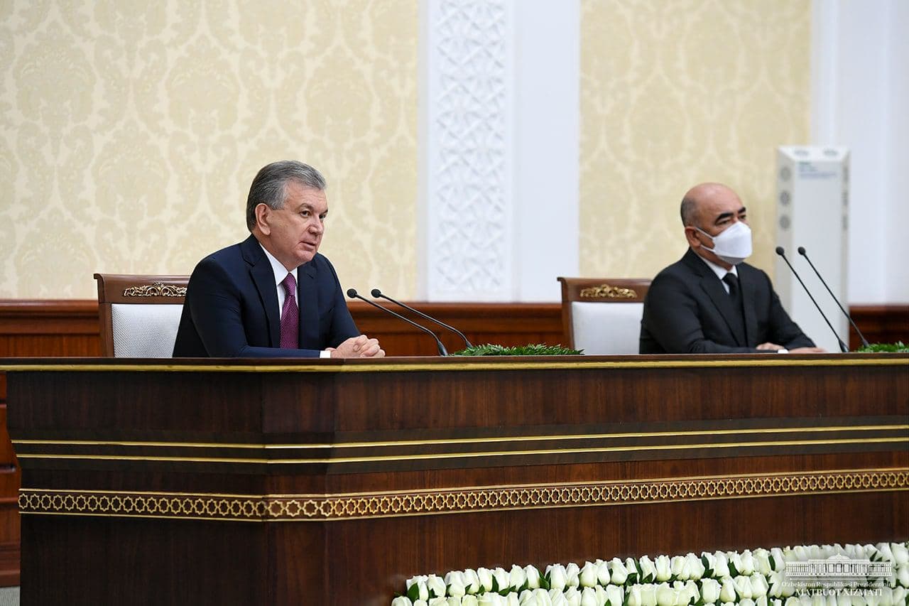 Prezident Shavkat Mirziyoyev va Qashqadaryo viloyati hokimi Zoir Mirzayev.