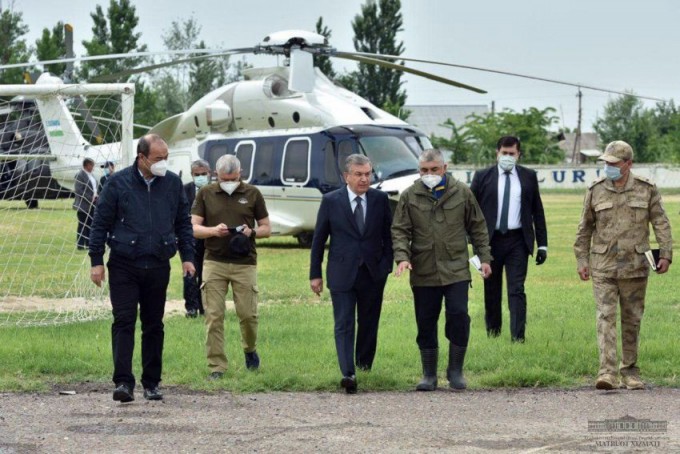 Sirdaryo viloyatidagi Sardoba suv to‘g‘oni yorilishi sababli aholi punktlariga katta talafot yetdi. Prezident Shavkat Mirziyoyev zudlik bilan Sirdaryo viloyati Sardoba tumaniga yetib kelgan. 2020-yil, 1-may.