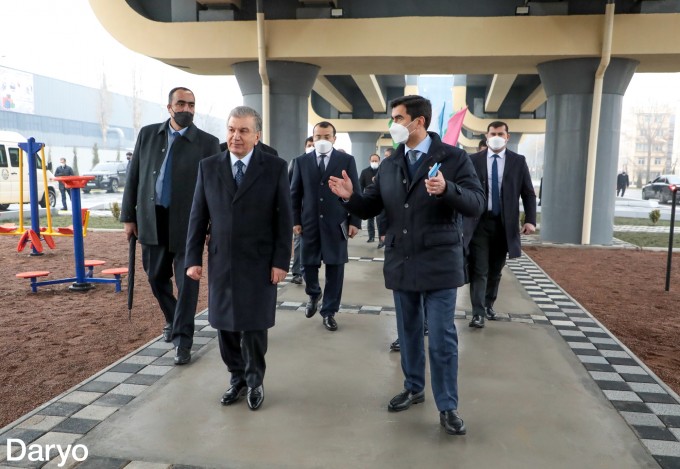 O‘zbekiston Prezidenti Shavkat Mirziyoyev yerusti metrosi tagidagi sport maydonchasini ham ko‘zdan kechirdi.