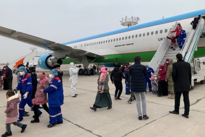 Суриядан Ўзбекистонга «Меҳр-3» операцияси доирасида 25 нафар аёл ва 73 нафар бола қайтарилди. 2020 йил, 8 декабрь.