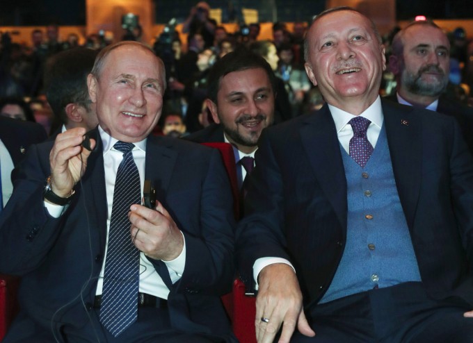 Rossiya prezidenti Vladimir Putin va Turkiya prezidenti Rajab Toyyib Erdo‘g‘on “Turkiya oqimi” gaz quvurini ishga tushirish marosimida. Istanbul, Turkiya. 8-yanvar