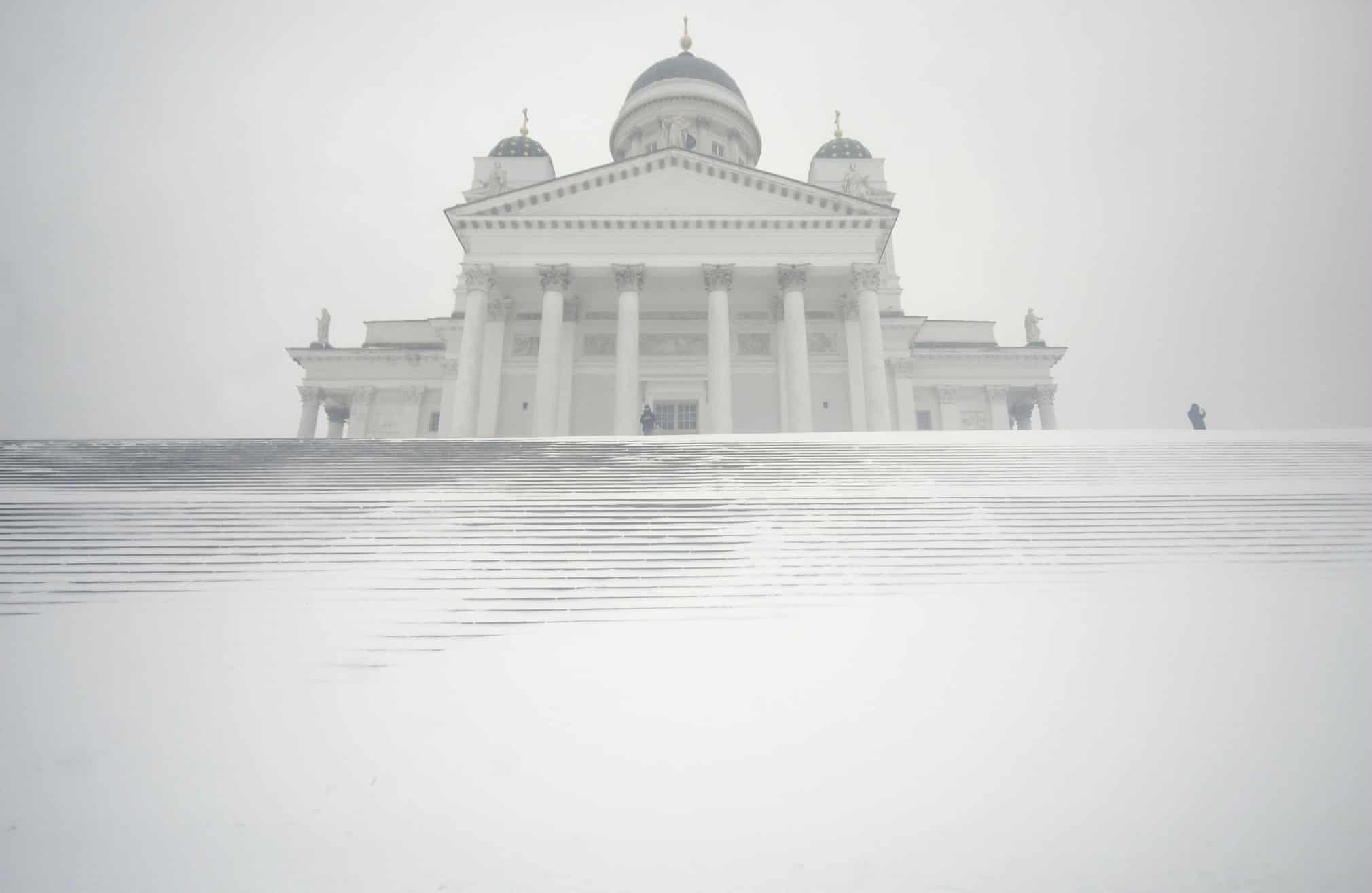 Финландиянинг Хельсинки шаҳридаги кафедрал собор қалин қор билан қопланди.