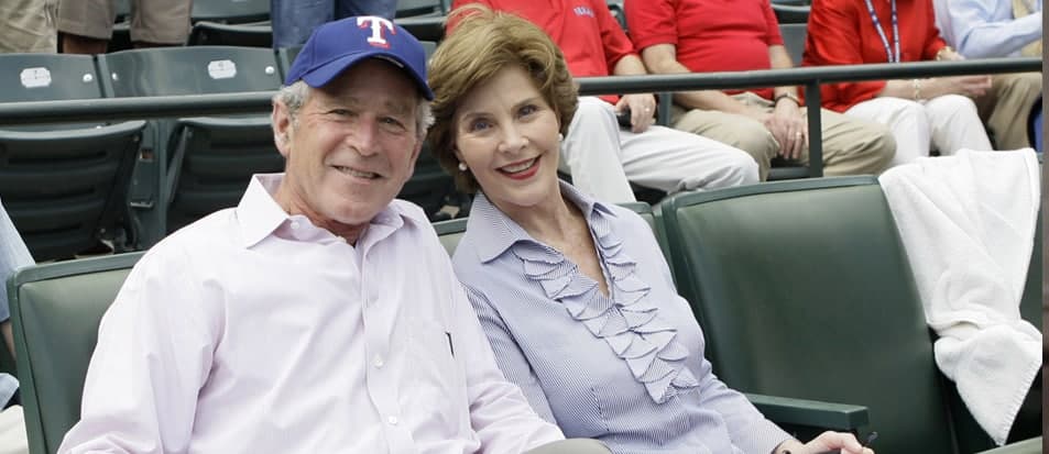 Jorj Bush va Laura Bush.