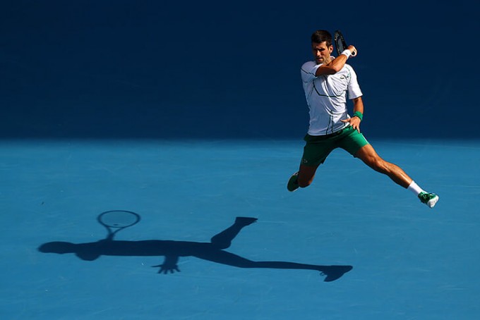 24-yanvar. Australian Open musobaqasida parvoz qilayotgan Novak Jokovich