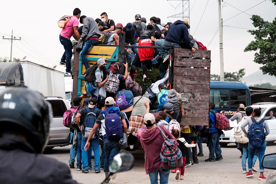 Gondurasdan chiqib AQShga yo‘nalgan muxojirlar transporti Gvatemalada chegarasidan o‘tdi.
