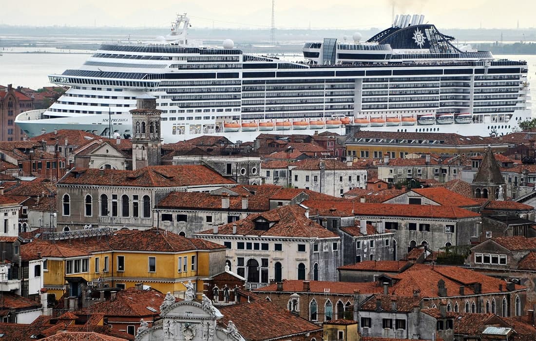 Italiya hukumati Venetsiyadagi Judekki kanali bo‘ylab sayohat kemalari harakatini vaqtincha taqiqlashga qaror qildi. Endi kruiz laynerlar sanoat portiga joylashadi.