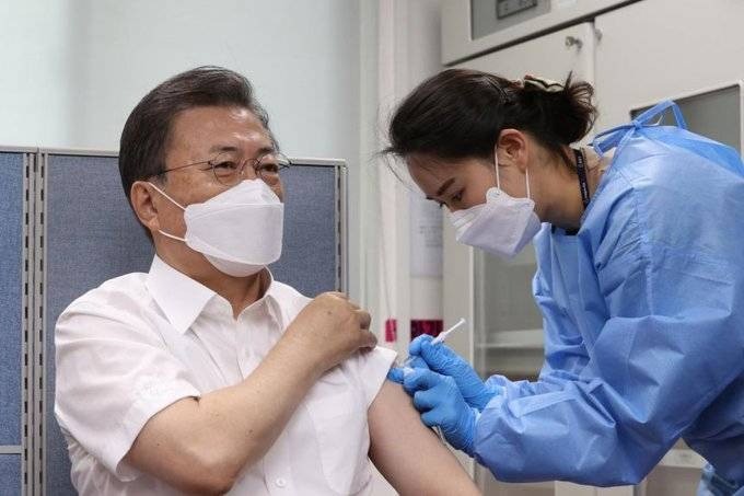 Janubiy Koreya prezidenti Mun Chje In koronavirusga qarshi emlanmoqda