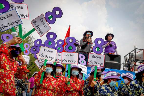 Бангкокда 8 март куни аёллар ҳуқуқлари учун митинг бўлиб ўтди