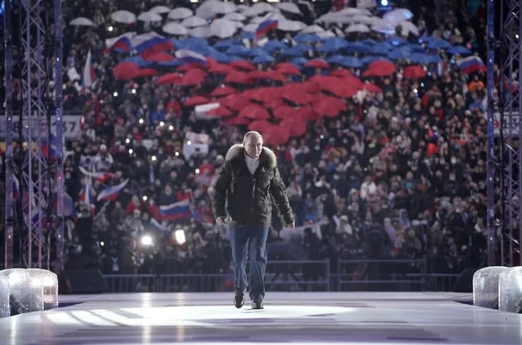 Vladimir Putin Qrim Rossiya tarkibiga qo‘shib olinganligining 7 yilligi munosabati bilan Moskvada o‘tkazilgan konsertda.