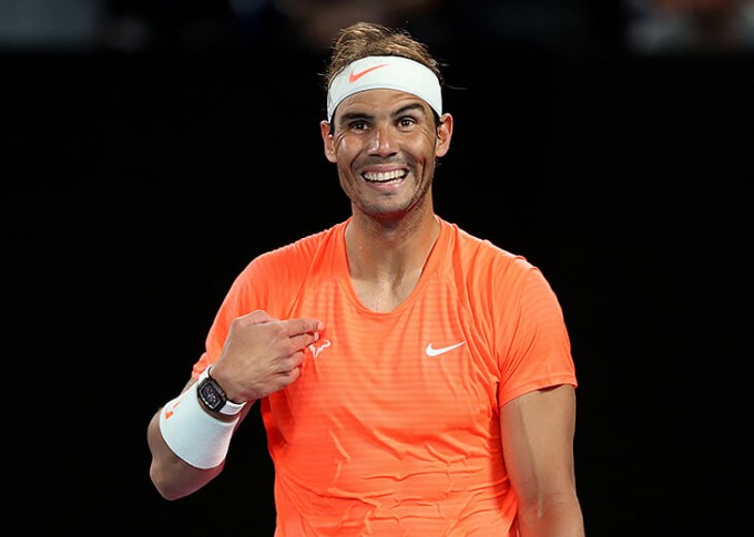 11-fevral. Australian Open musobaqasida tomoshabinlaridan biri uni haqorat qilayotganidan hayratlanayotgan Rafael Nadal.