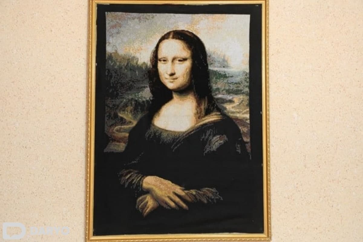 Namangan viloyatining Chust tumanidagi Karkidon qishlog‘ida yashovchi Marg‘uba Ne’matullayeva kashtada Leonardo da Vinchining mashhur “Mona Liza” asarini aks ettirdi.