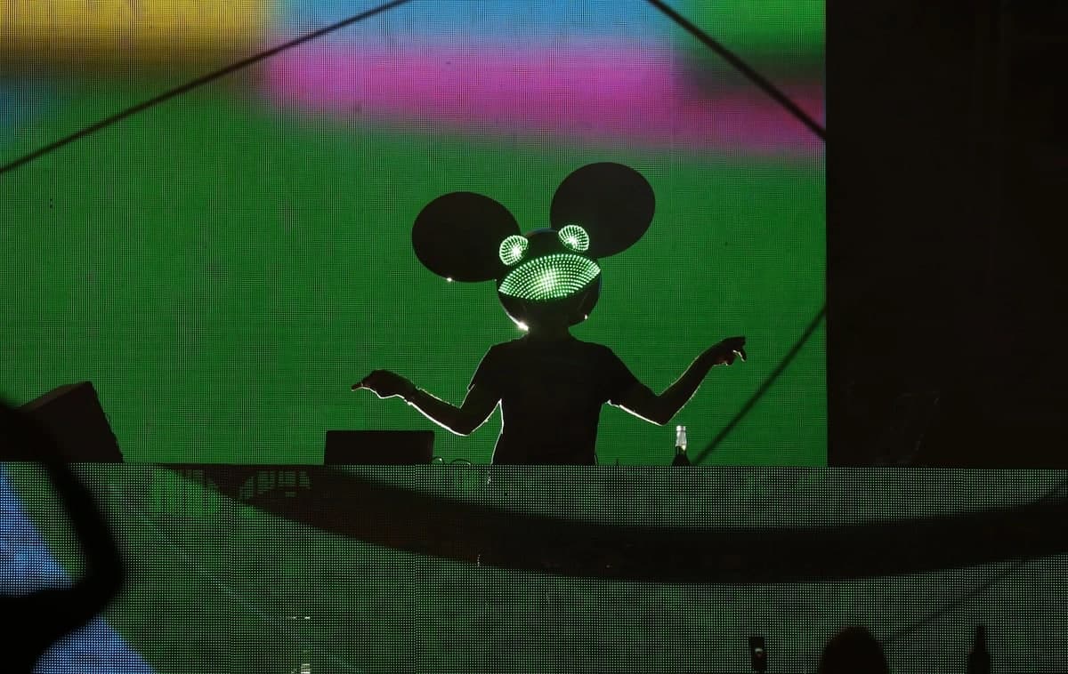 DJ va prodyuser Deadmau5 Downtown Las Vegas Event Center’da chiqish qildi.