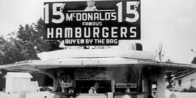 McDonald’s’ning do‘konlaridan biri, 1948-yil.