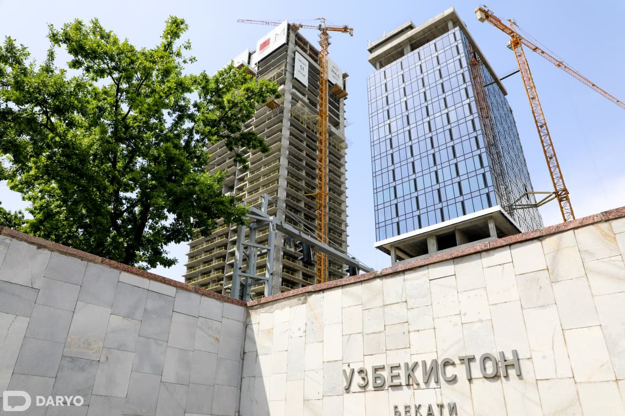 Tashkent City hududida qad rostlagan yangi ko‘p qavatli binolar.
