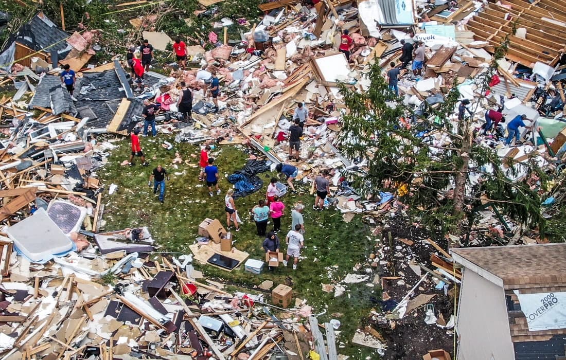 Tornado AQShning Illinoys shtatidagi aholi uylariga zarar yetkazdi.