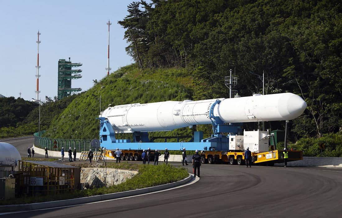 Janubiy Koreya “Nuri” nomli raketa-tashuvchisini namoyish qildi.