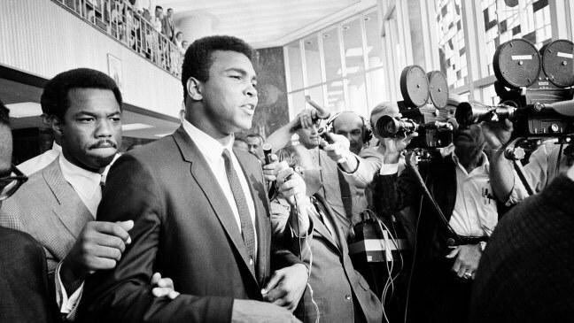 1967-yil 28-aprel. Muhammad Ali AQSh armiyasida xizmat qilishdan bosh tortgani uchun professional boksning og‘ir vazn toifasidagi chempionlik kamaridan mahrum qilindi.