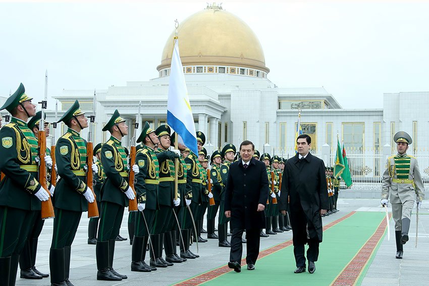 Shavkat Mirziyoyev Turkmaniston Prezidenti Gurbanguli Berdimuhamedovning taklifiga binoan davlat tashrifi bilan ushbu mamlakatda bo‘ldi (2017-yil 6-mart). Mazkur safar Mirziyoyev uchun Prezident sifatidagi ilk xorijiy tashrif <a href=