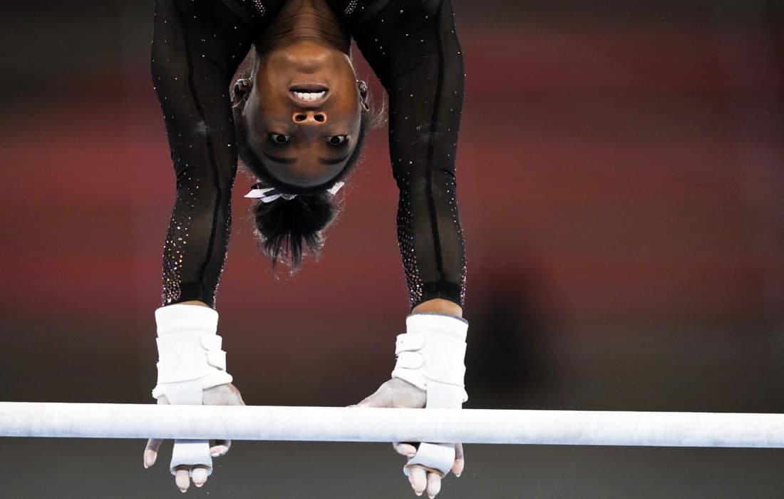 Tokio Olimpiadasi oldidan sportchilar tayyorgarlik mashg‘ulotini o‘tkazmoqda. Suratda: Amerikalik gimnast Simone Biles.