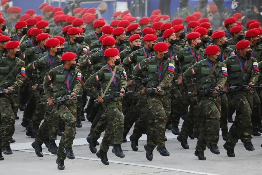 Askarlar Venesuela mustaqilligining 210 yilligini nishonlashga bag‘ishlangan harbiy paradda qatnashmoqda.