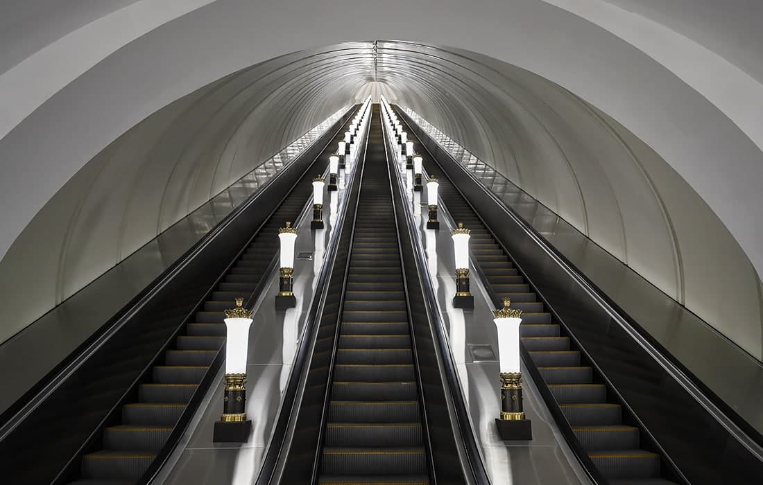 Moskva metrosining Smolenskaya stantsiyasi rekonstruksiyadan so‘ng qayta ochildi.