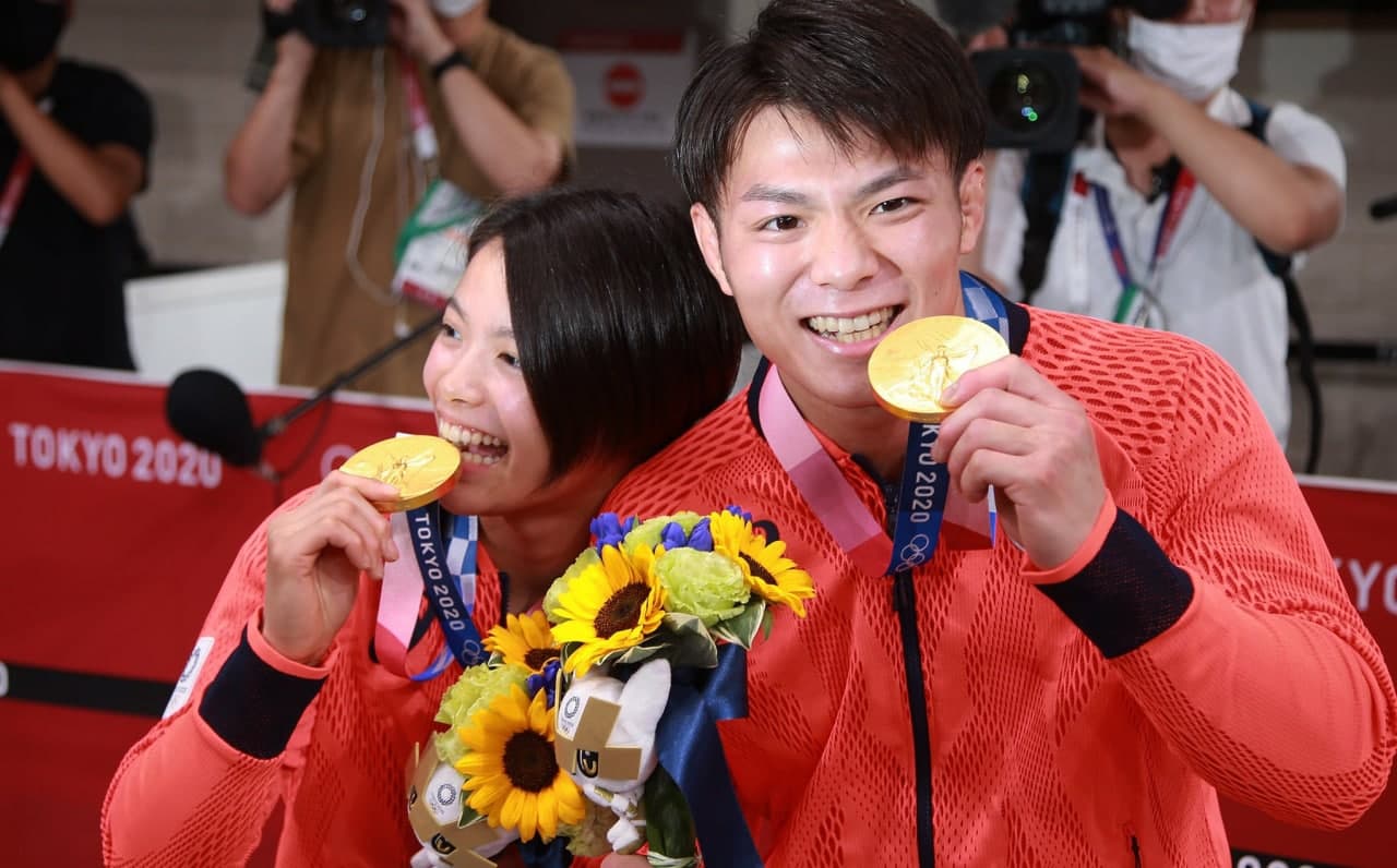 Yaponiyalik aka-singil dzyudochilar Hifumi Abe va Uta Abe bir soatlik farq bilan ikkita oltin medalni qo‘lga kiritdi.