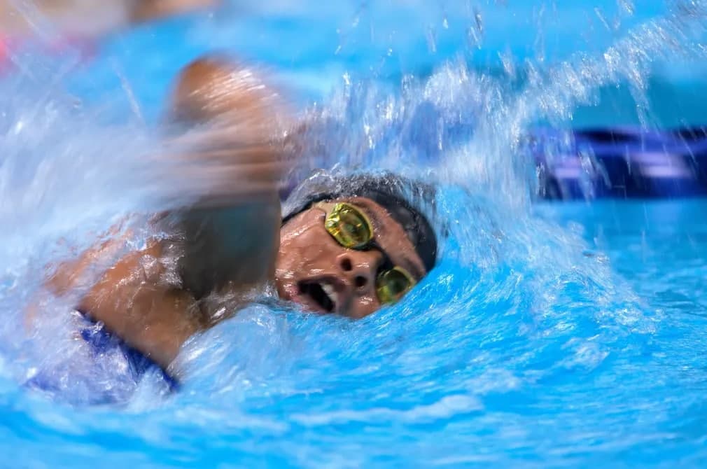 Venesuelalik Belkis Dayanara Mota Echarri Tokio—2020 Paralimpiya o‘yinlari paytida Tokio suv sporti markazida ayollar o‘rtasidagi 100 metrga erkin usulda suzish musobaqasi finalida qatnashmoqda.