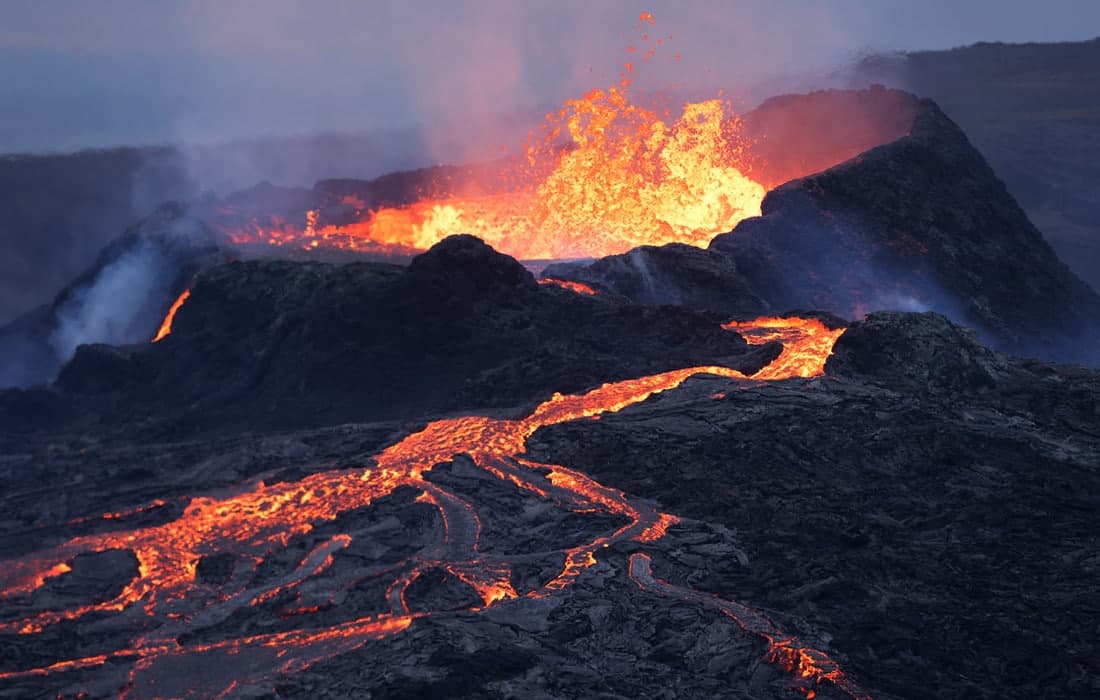 Исландиядаги Фаградальсфьядль вулқони отилиши давом этмоқда. Вулқон отилиши март ойида бошланган.