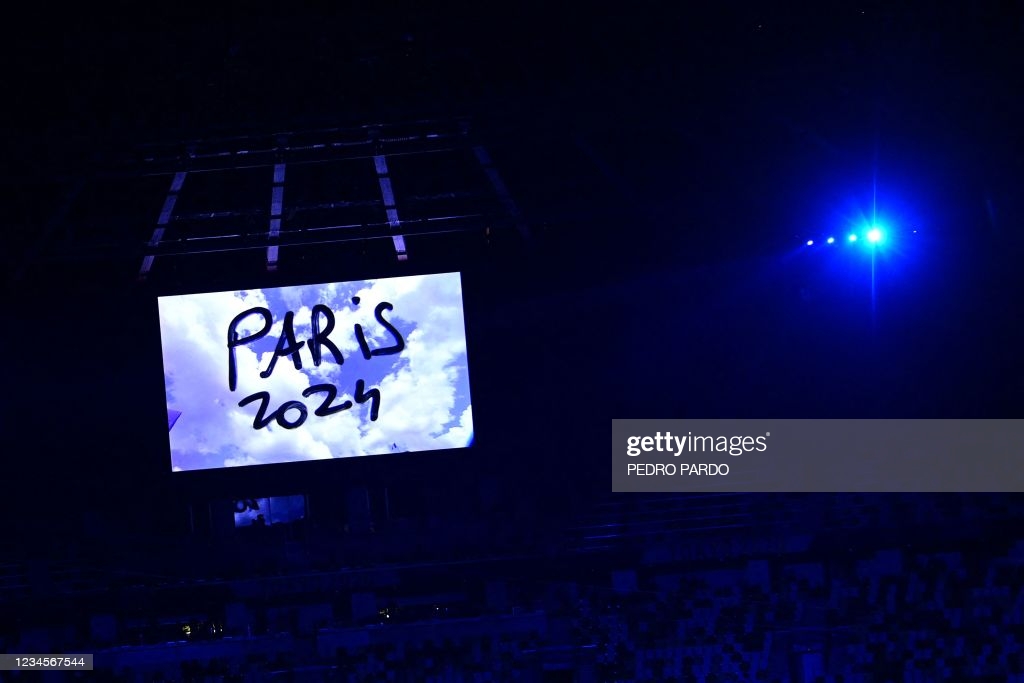 Шу тариқа Токио олимпия «таёқчаси»ни Парижга топширди. Франция пойтахти 2024 йилги ёзги ўйинларга мезбонлик қилади