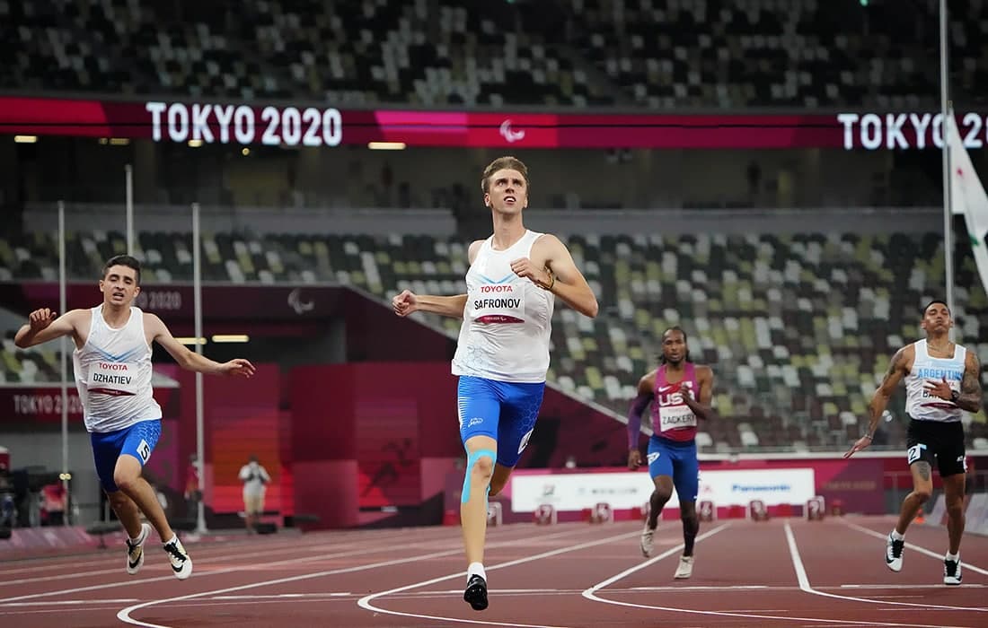 Rossiyalik sportchi Dmitriy Safronov Tokiodagi yozgi Paralimpiya o‘yinlarida 100 metrga yugurish bo‘yicha g‘olib bo‘ldi.