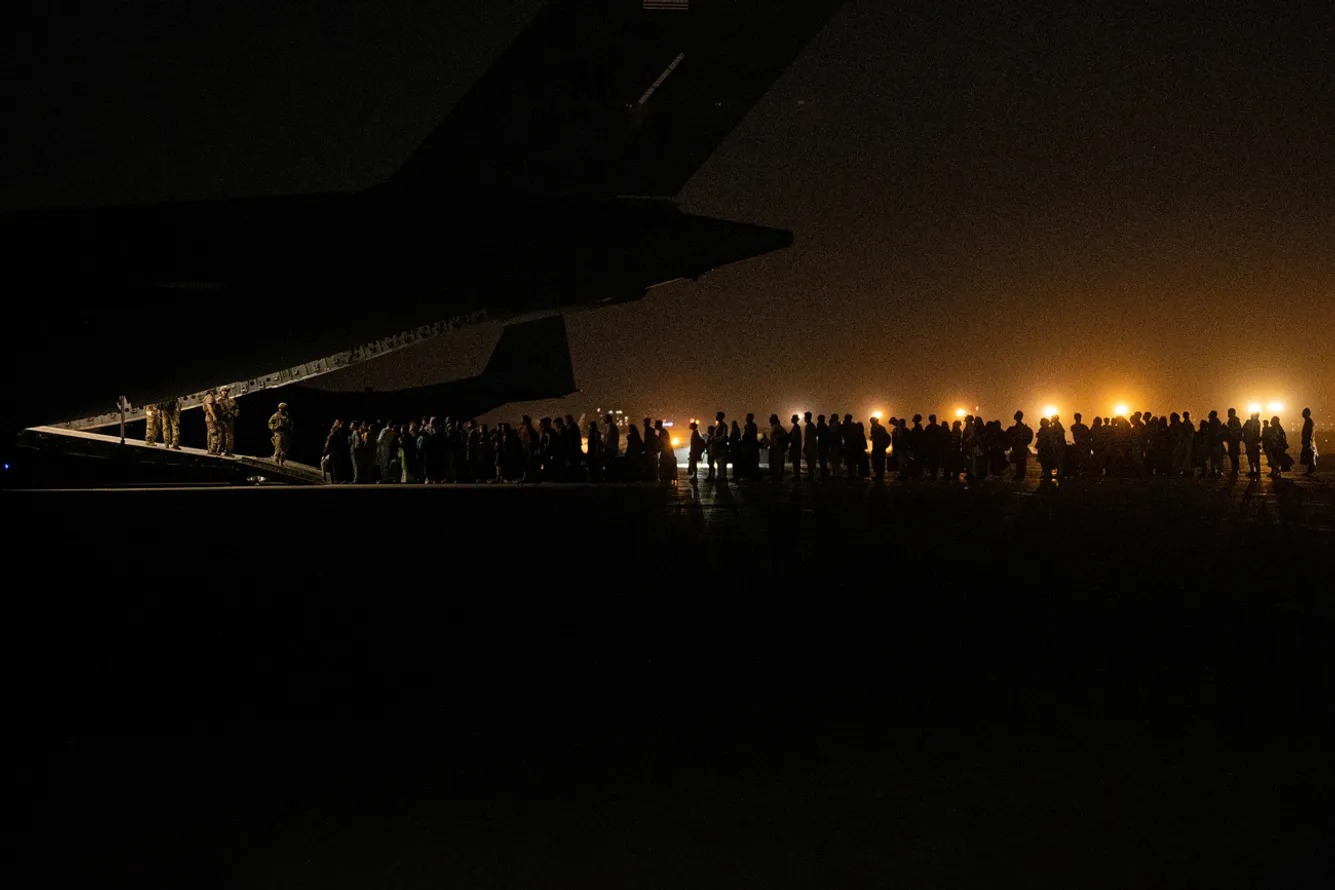 Kobul aeroportidan harbiy samolyotlarda evakuatsiya. 2021-yil 20-avgust