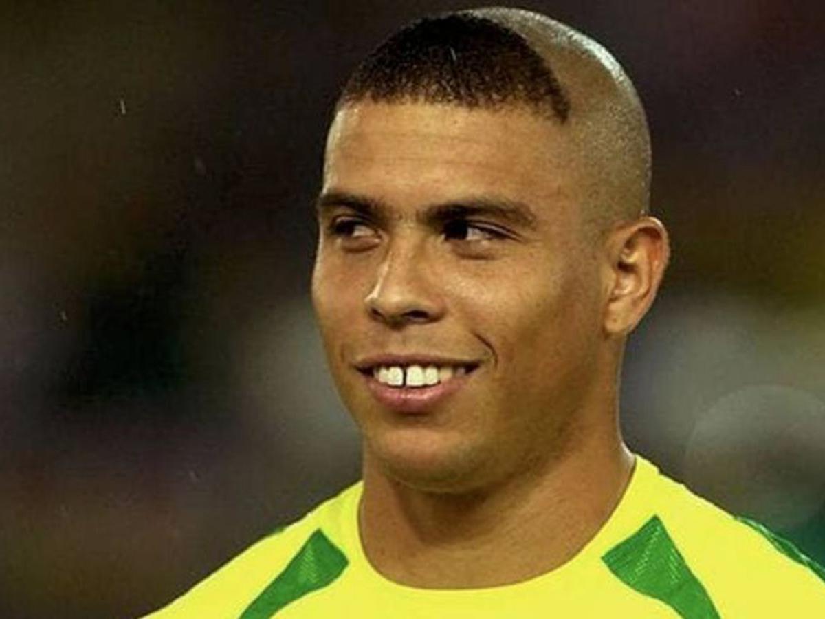 Ronaldo — “so‘yloq”. Braziliyalik hujumchini muxlislar tishlarining o‘ziga xos tuzilishi sabab erkalash ohangida shunday atagan.